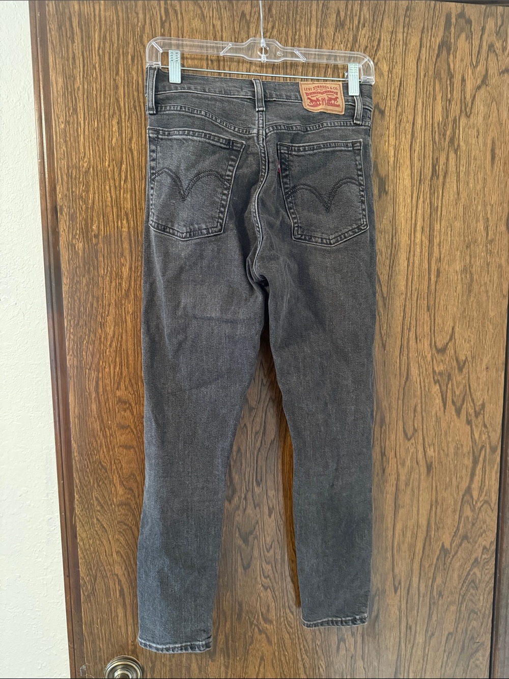 Women’s black Levi’s wedgie skinny